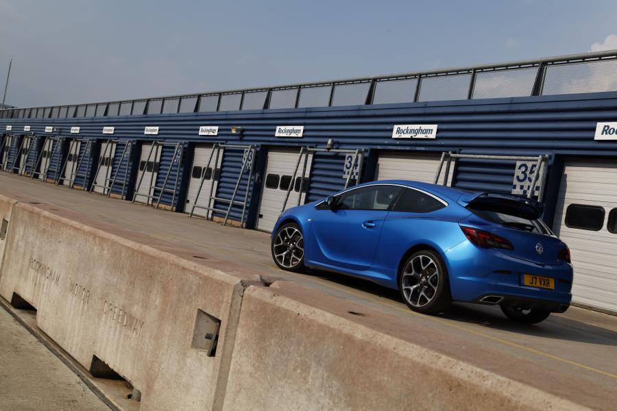  Vauxhall Astra VXR 2012 года  (фото 43 из 274)